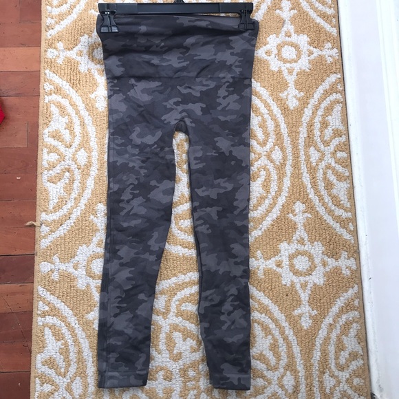 Revolve green camo spanx leggings - Picture 2 of 2